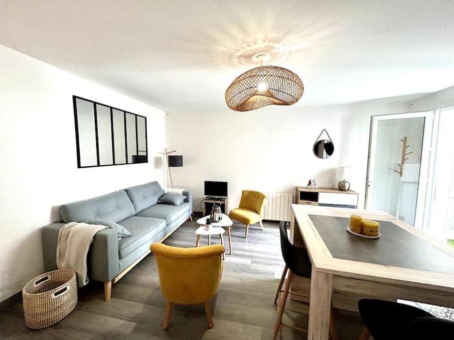 Cote Cour - Appartement En Plein Centre-Ville & Proche Des Thermes Рошвор Екстериор снимка