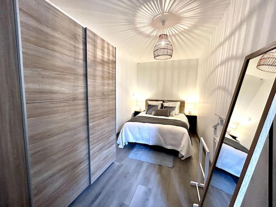 Cote Cour - Appartement En Plein Centre-Ville & Proche Des Thermes Рошвор Екстериор снимка