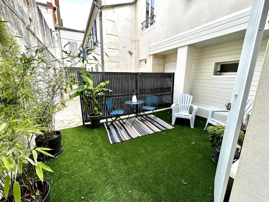 Cote Cour - Appartement En Plein Centre-Ville & Proche Des Thermes Рошвор Екстериор снимка