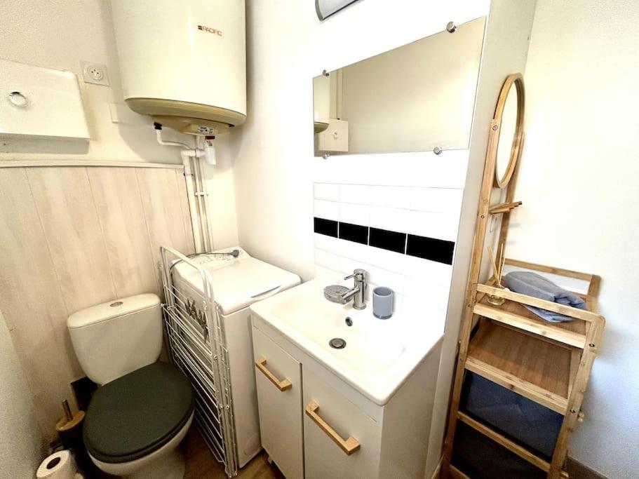 Cote Cour - Appartement En Plein Centre-Ville & Proche Des Thermes Рошвор Екстериор снимка